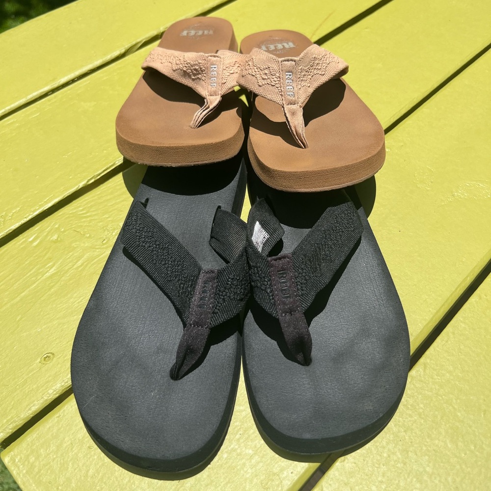 2 Pairs Reef Vacation Flip Flops 🩴
